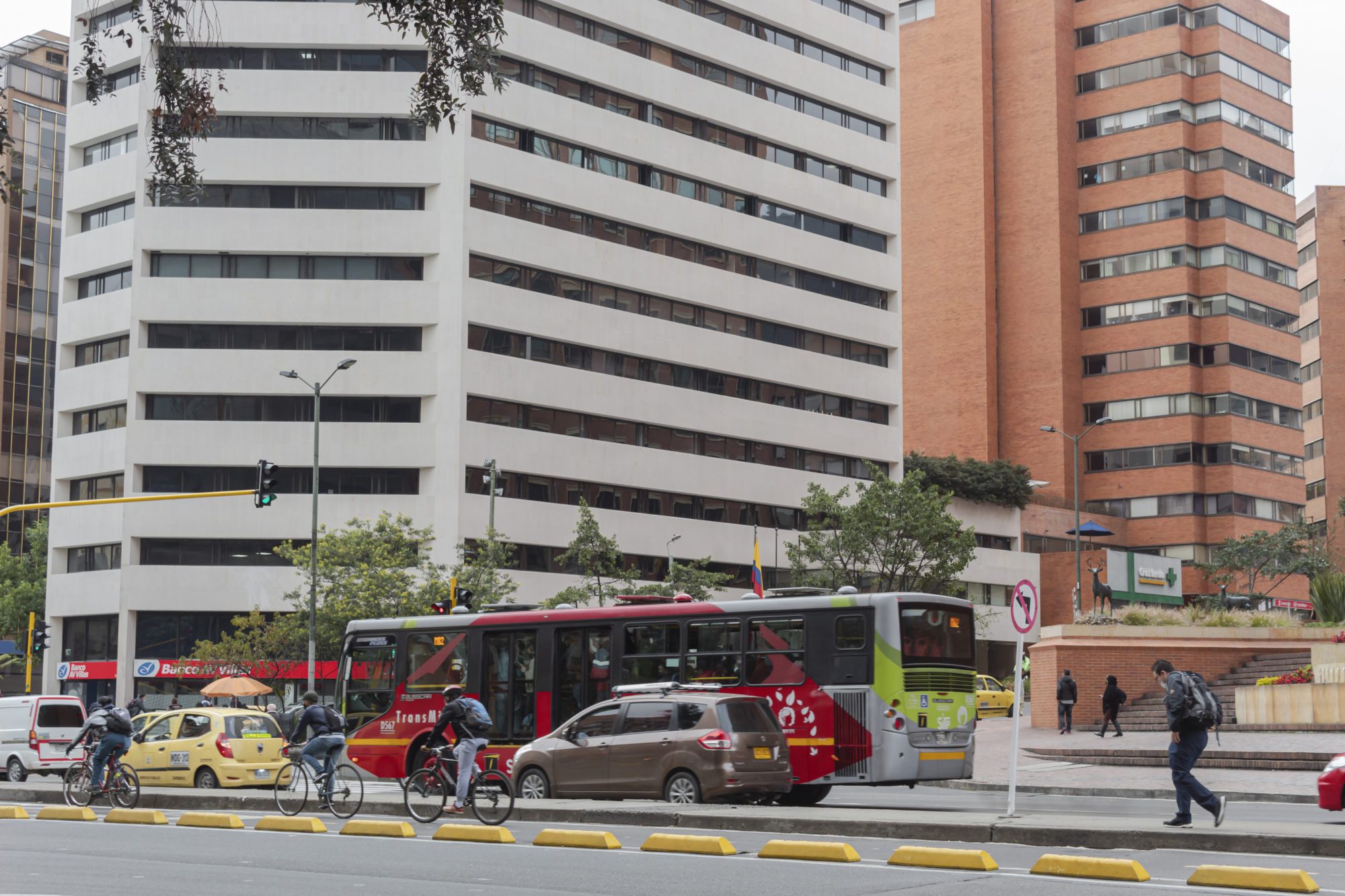 photo of a bus in traffic in Colombia